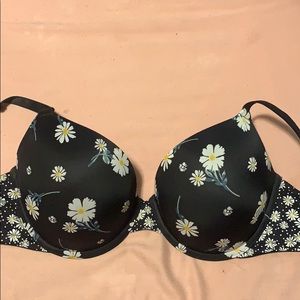 victory secret/pink bra